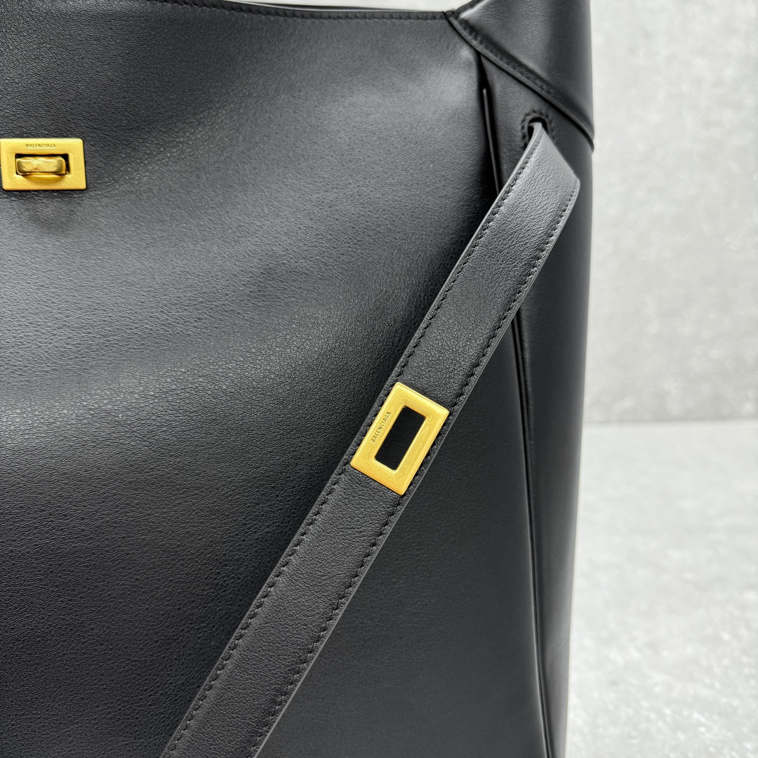 Balenciaga-Bel Air Small Hobo Bag in Black