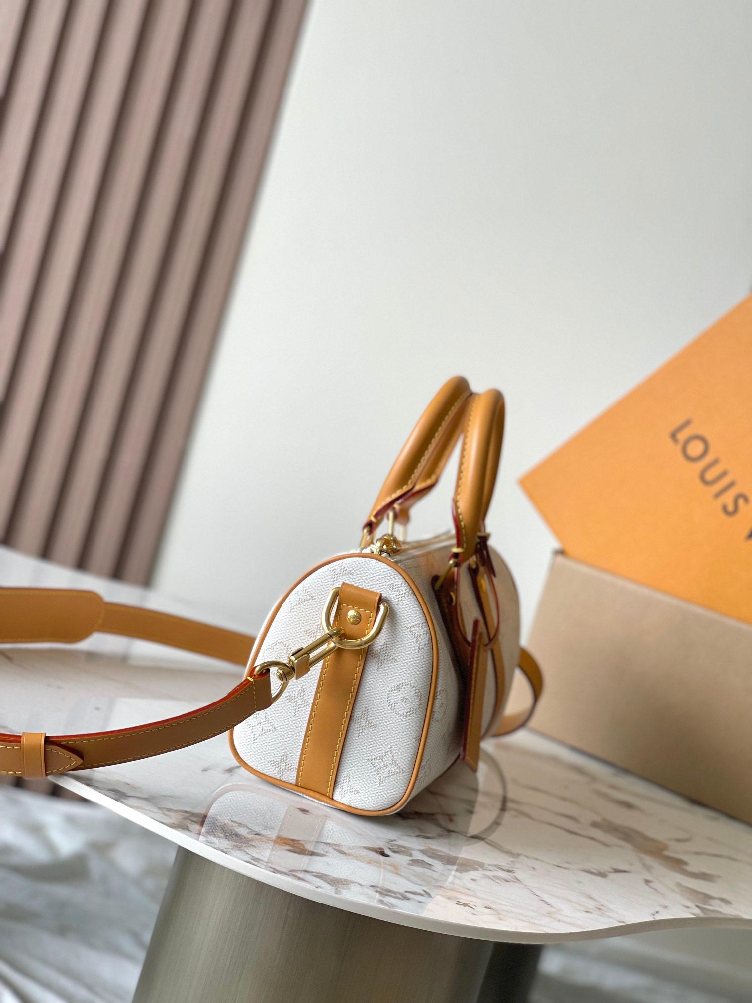 Louis Vuitton M15706 Keepall Bandoulière 25 series