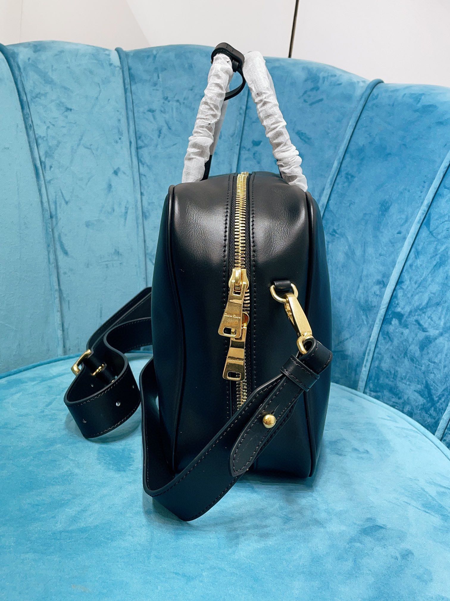 Miu Miu-Leather Beau bag-Black