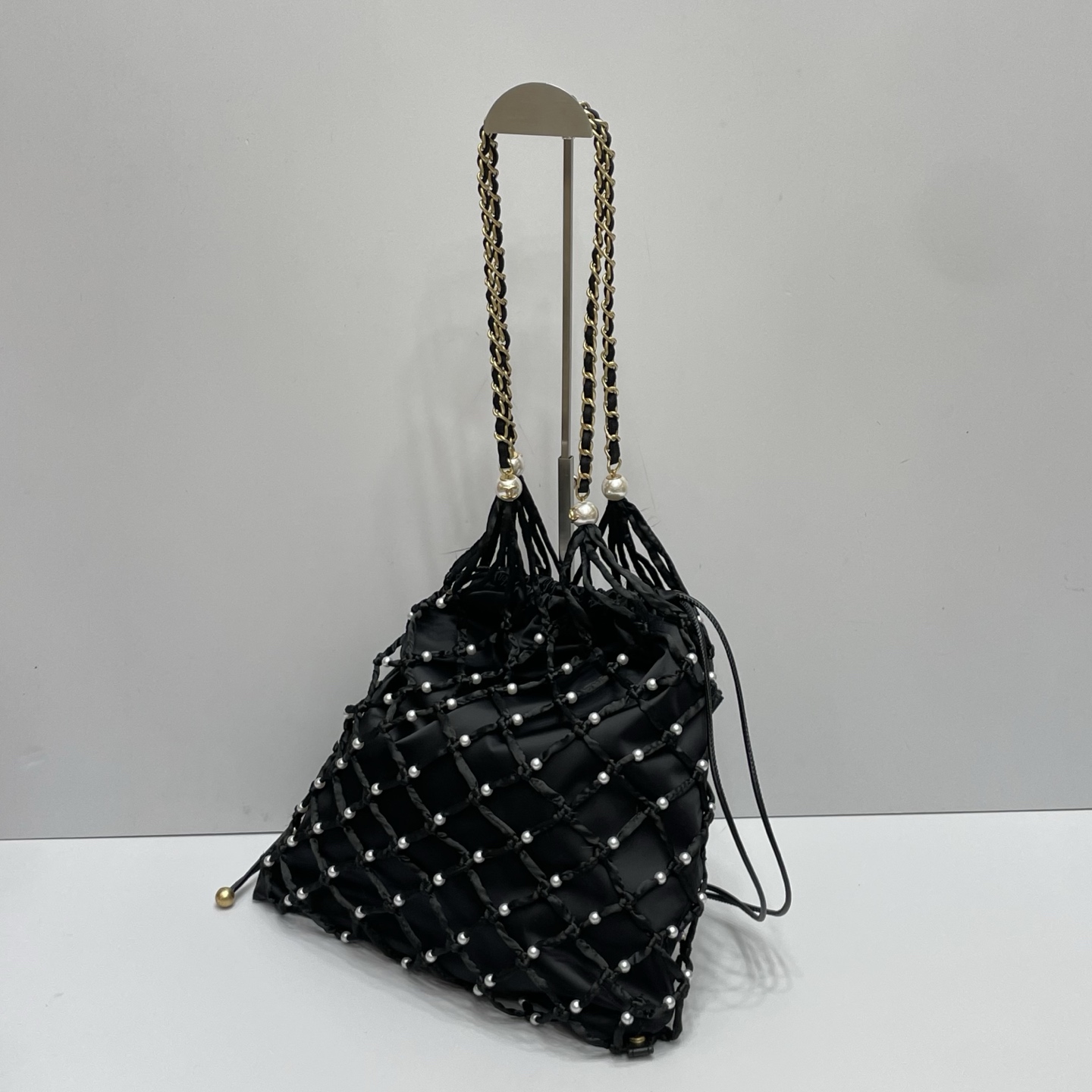 Chanel-Pearl shopping bag