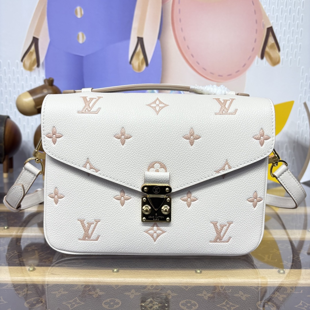 LV M14977 Pochette Métis