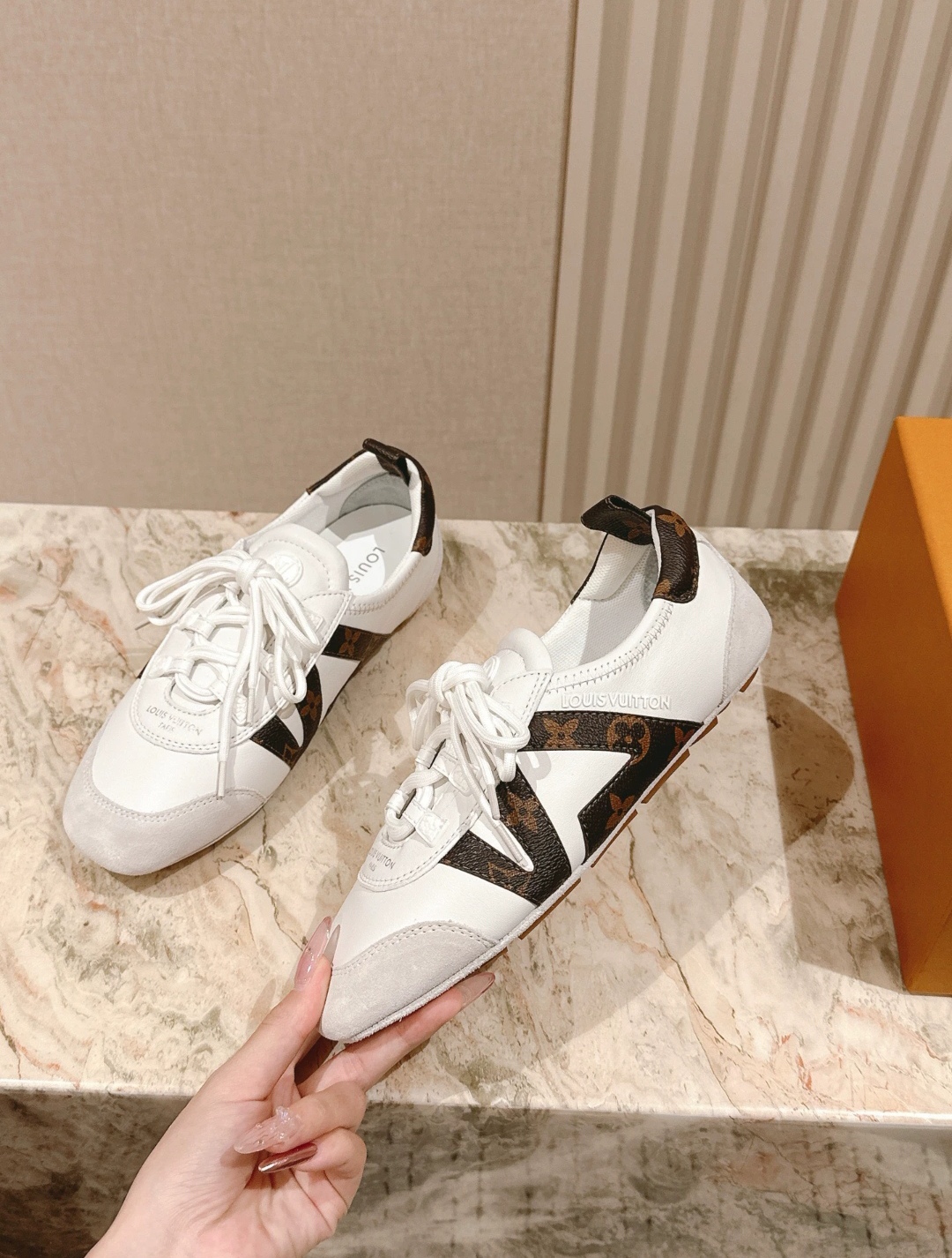 LOUIS VUITTON New Women Sneaker