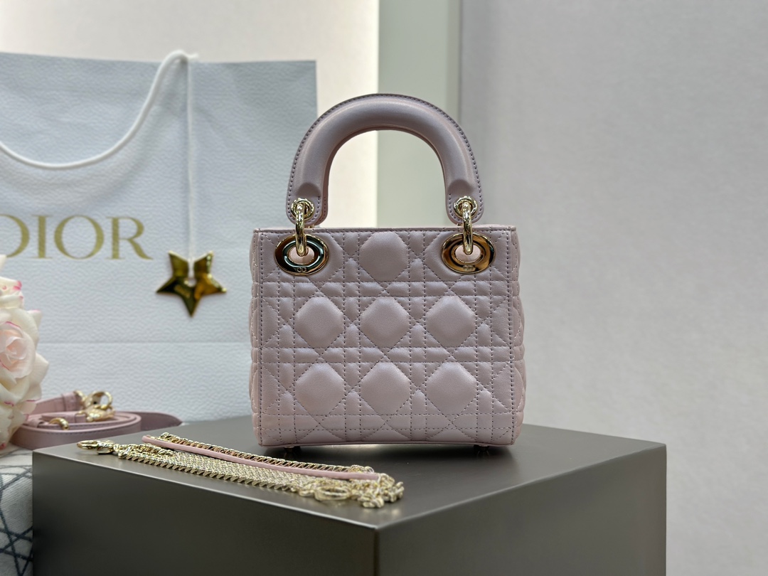 Dior- Princess Diana bag