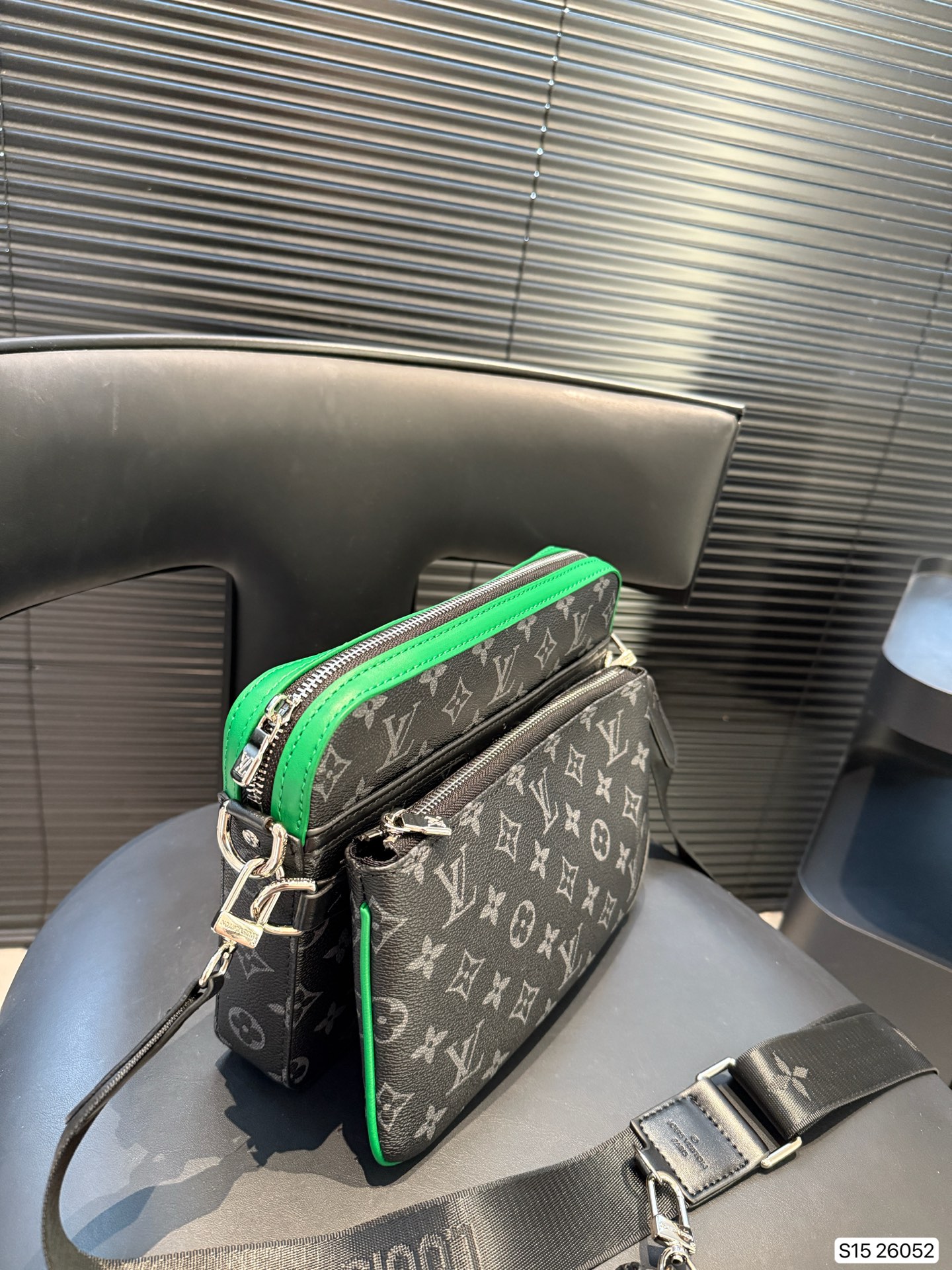 LV M26052 Trio Messenger