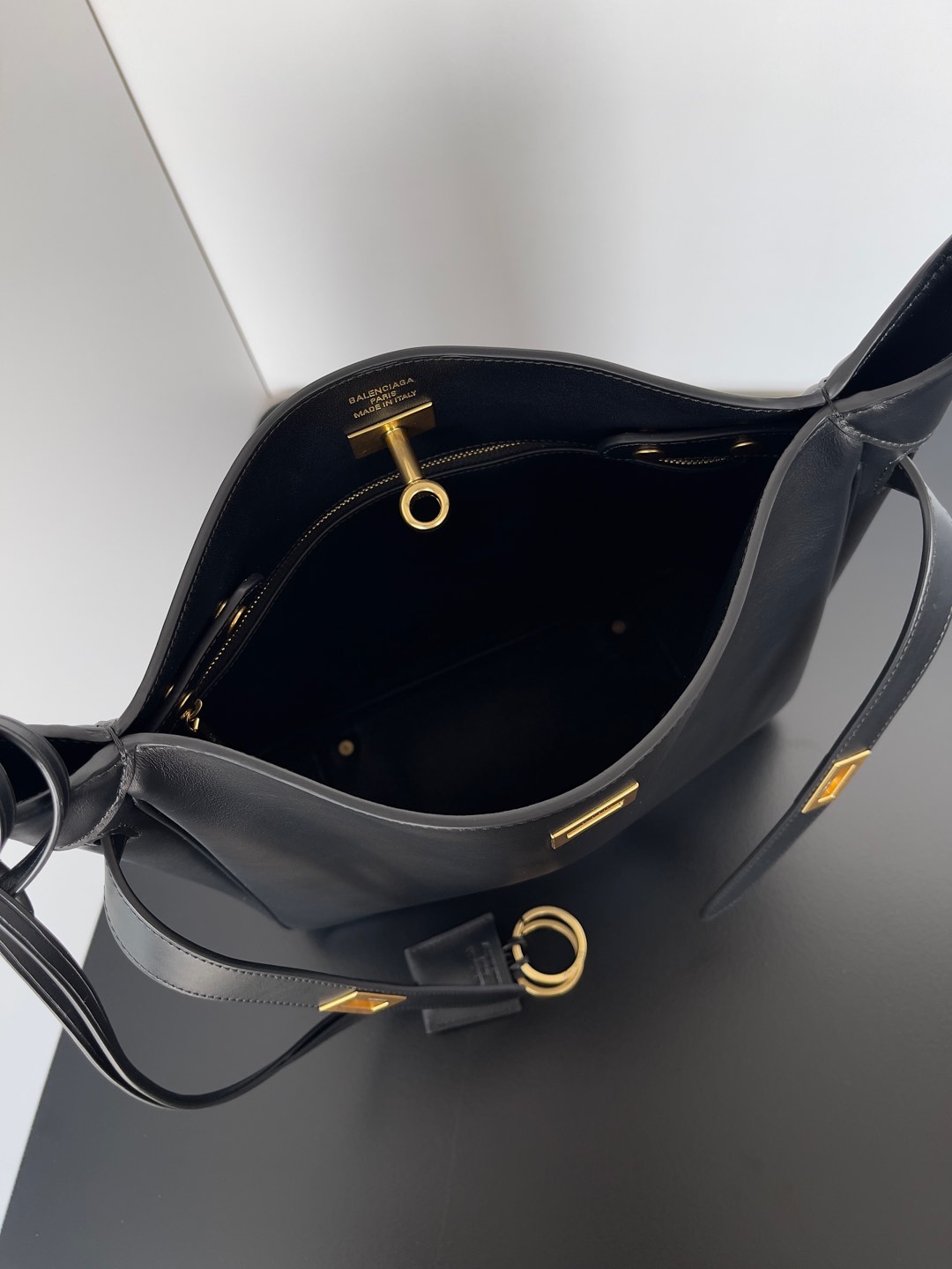 𝐁𝐚𝐥𝐞𝐧𝐜𝐢𝐚𝐠𝐚 𝐁𝐞𝐥 𝐀𝐢𝐫 𝐇𝐨𝐛𝐨