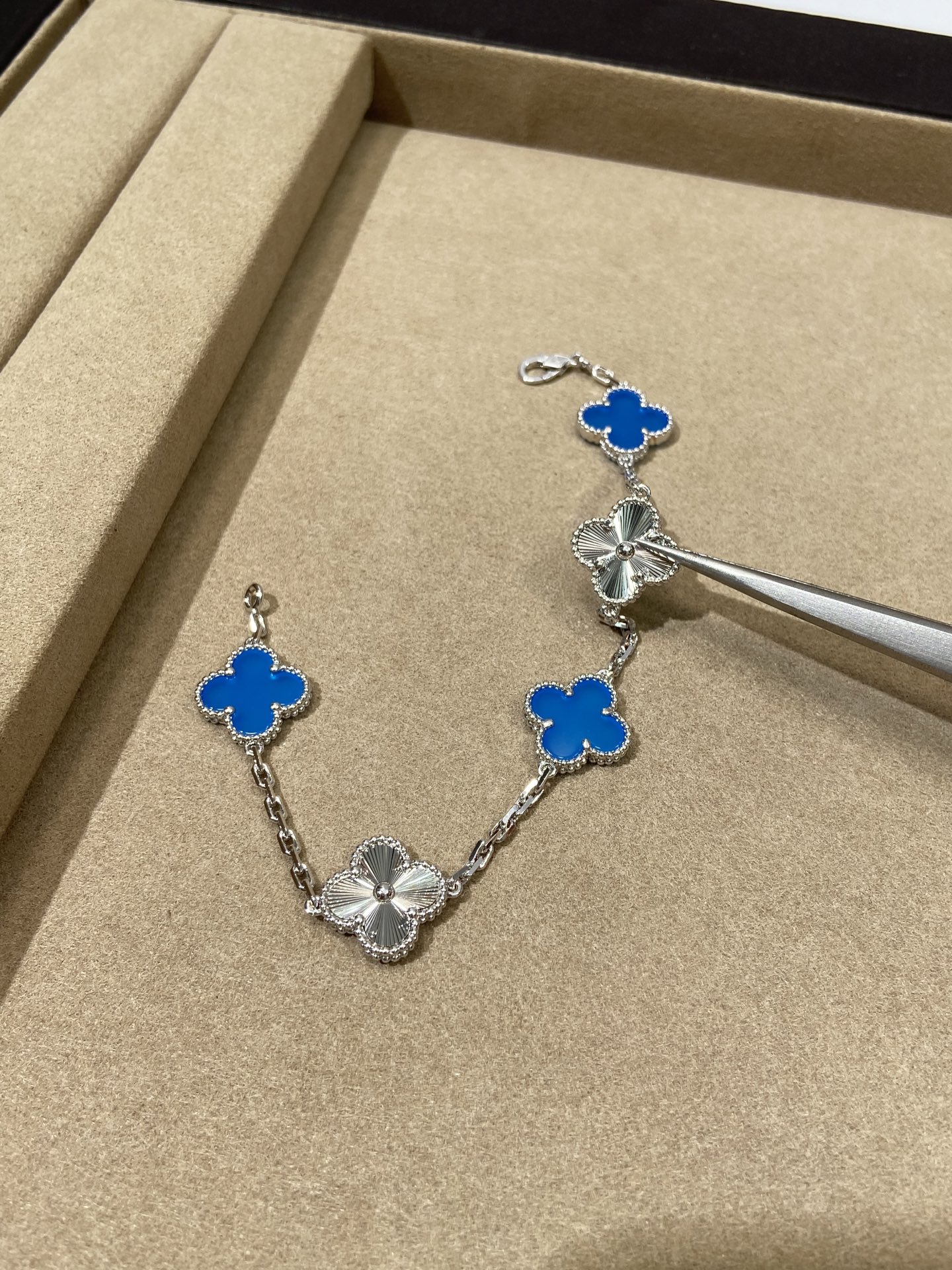 Van Cleef & Arpels alhambra 5 motifs bracelet