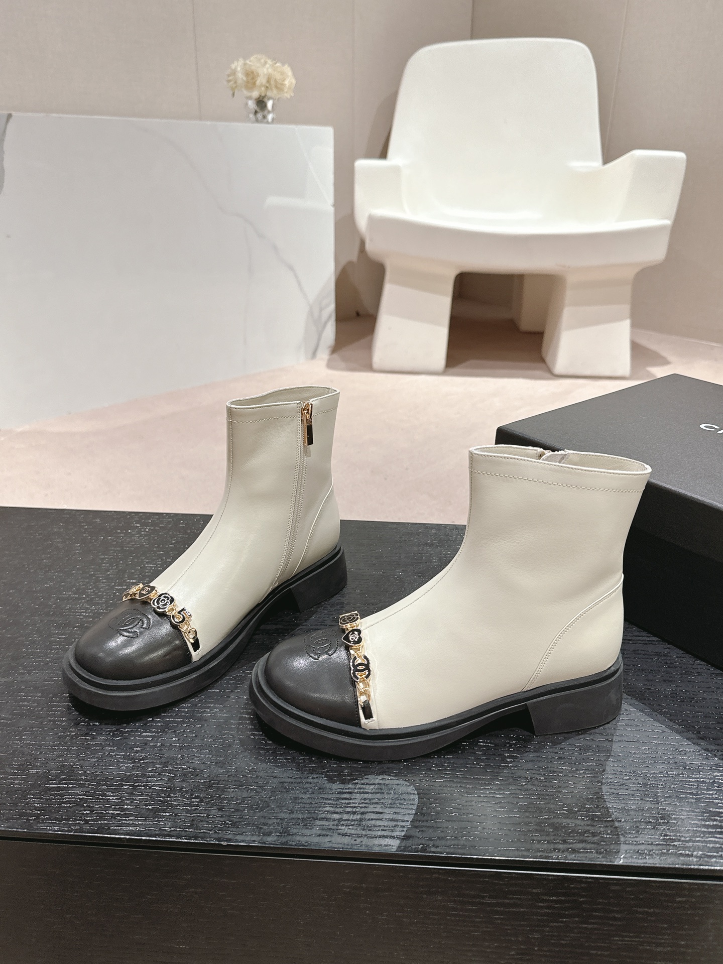 CHANEL 2024 -Boots