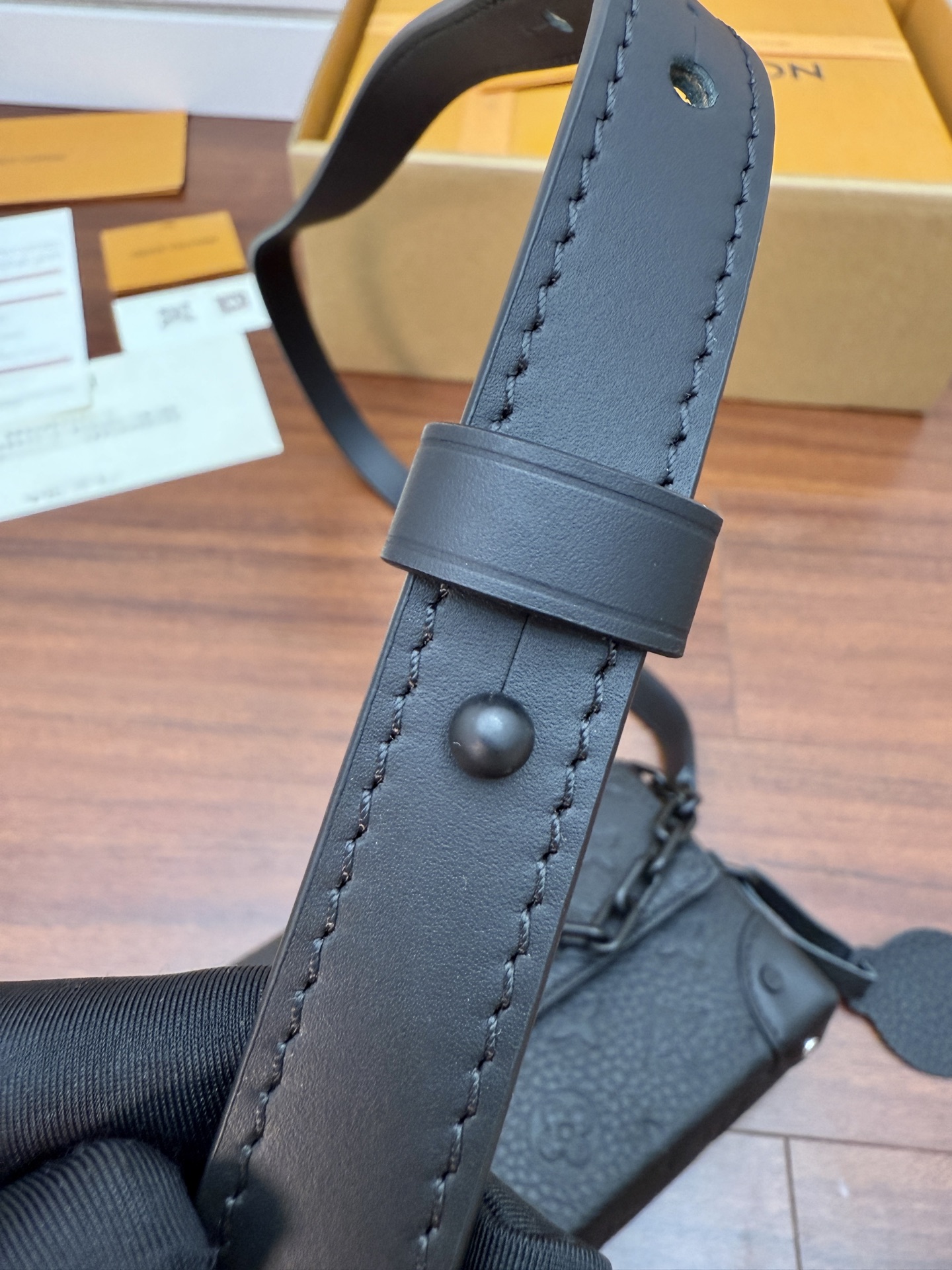 LV M81746 Steamer Wearable Wallet