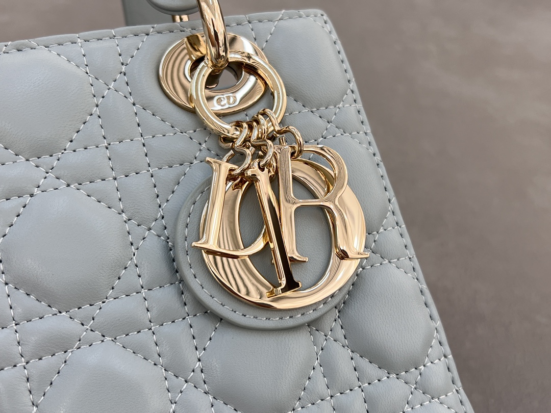 Four grid sheepskin lake water blue