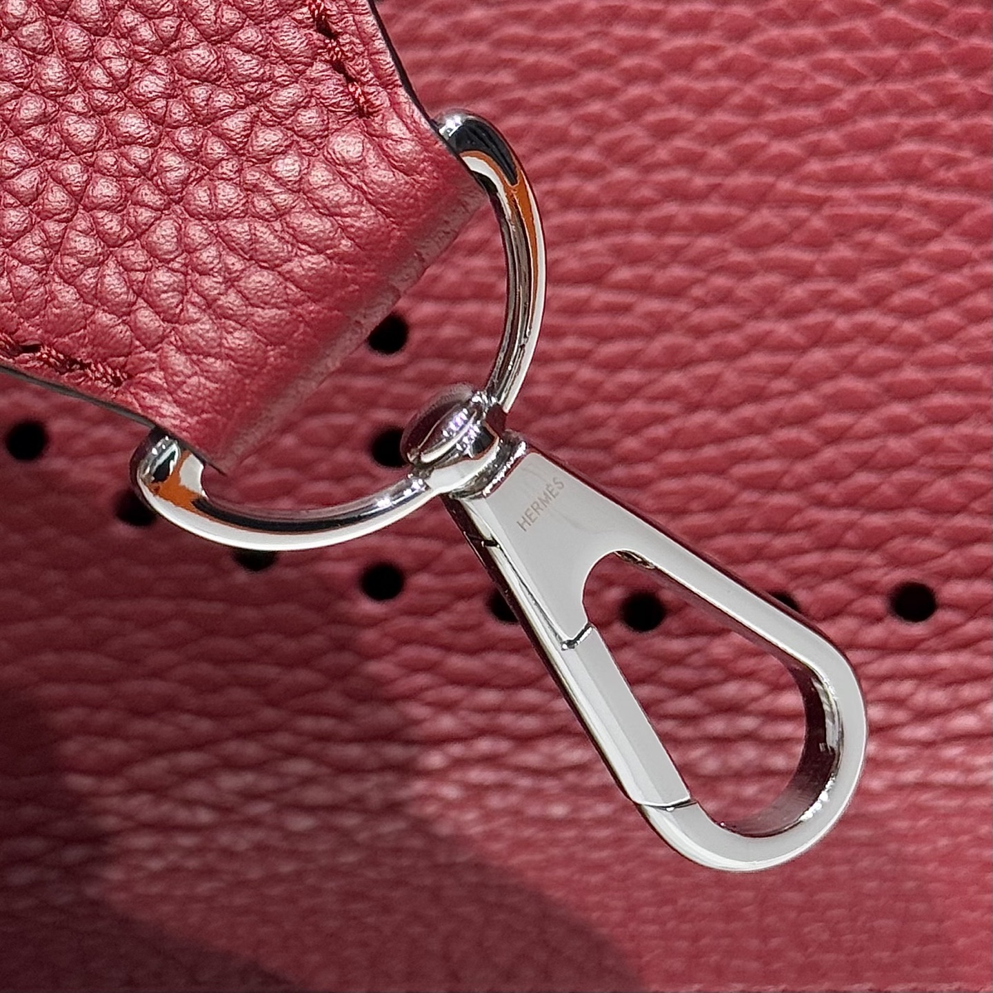 Hermès “Ruby Red” Evelyne 29