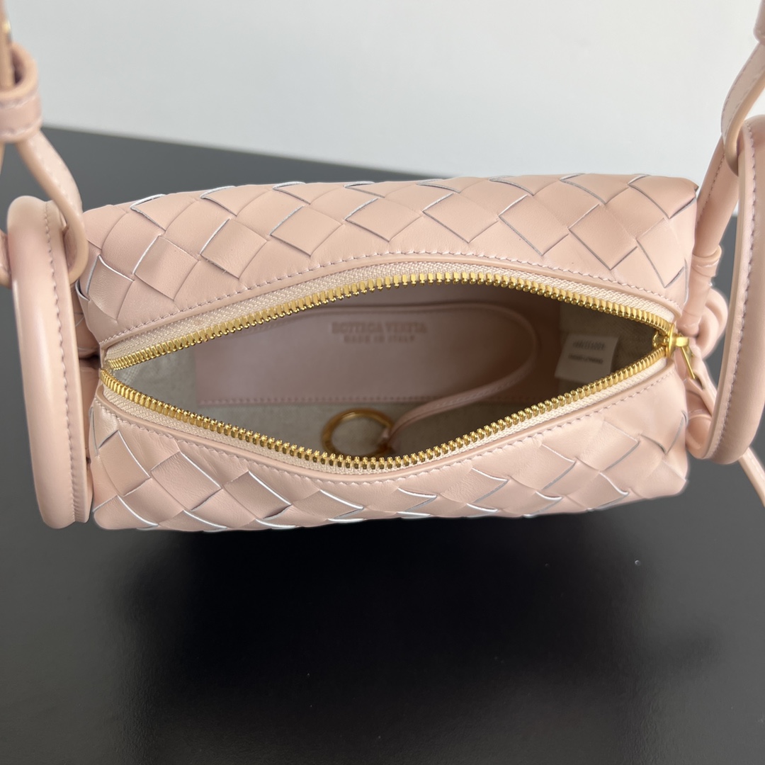 Bottega Veneta New Classic Loop Bag