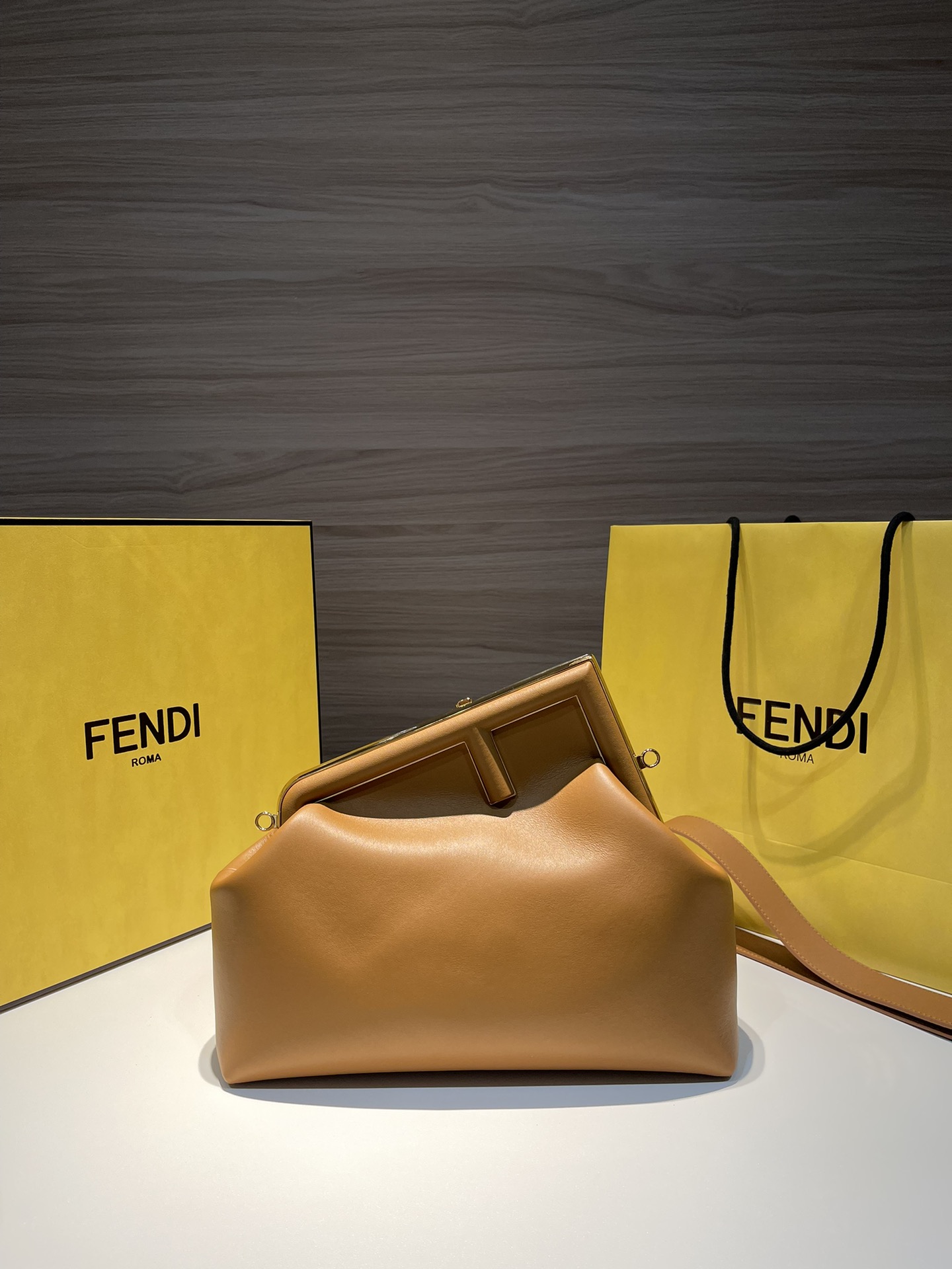 FENDI-FIRST Medium Handbag Brown Leather