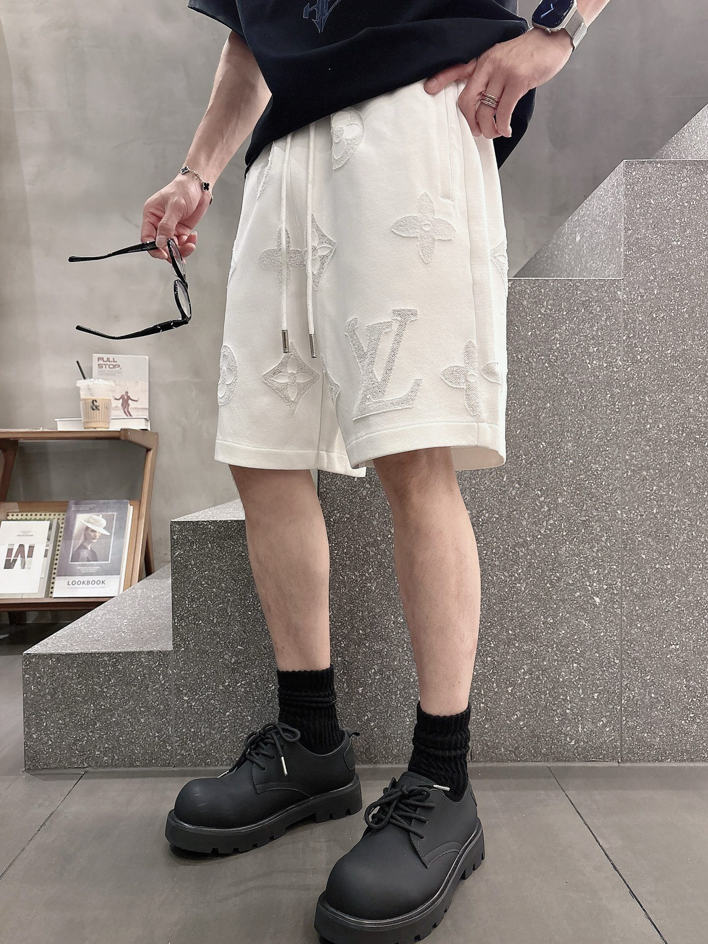 LV 2025 Summer New Men’s Casual Shorts-white