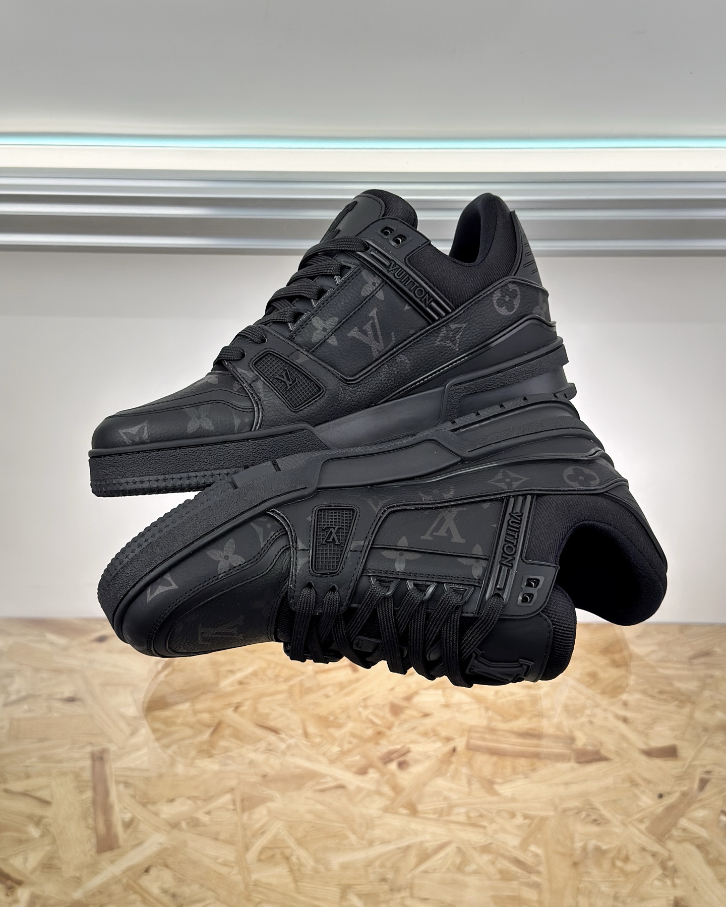 LOUIS VUITTON 1AHDBN LV Trainer Sneaker