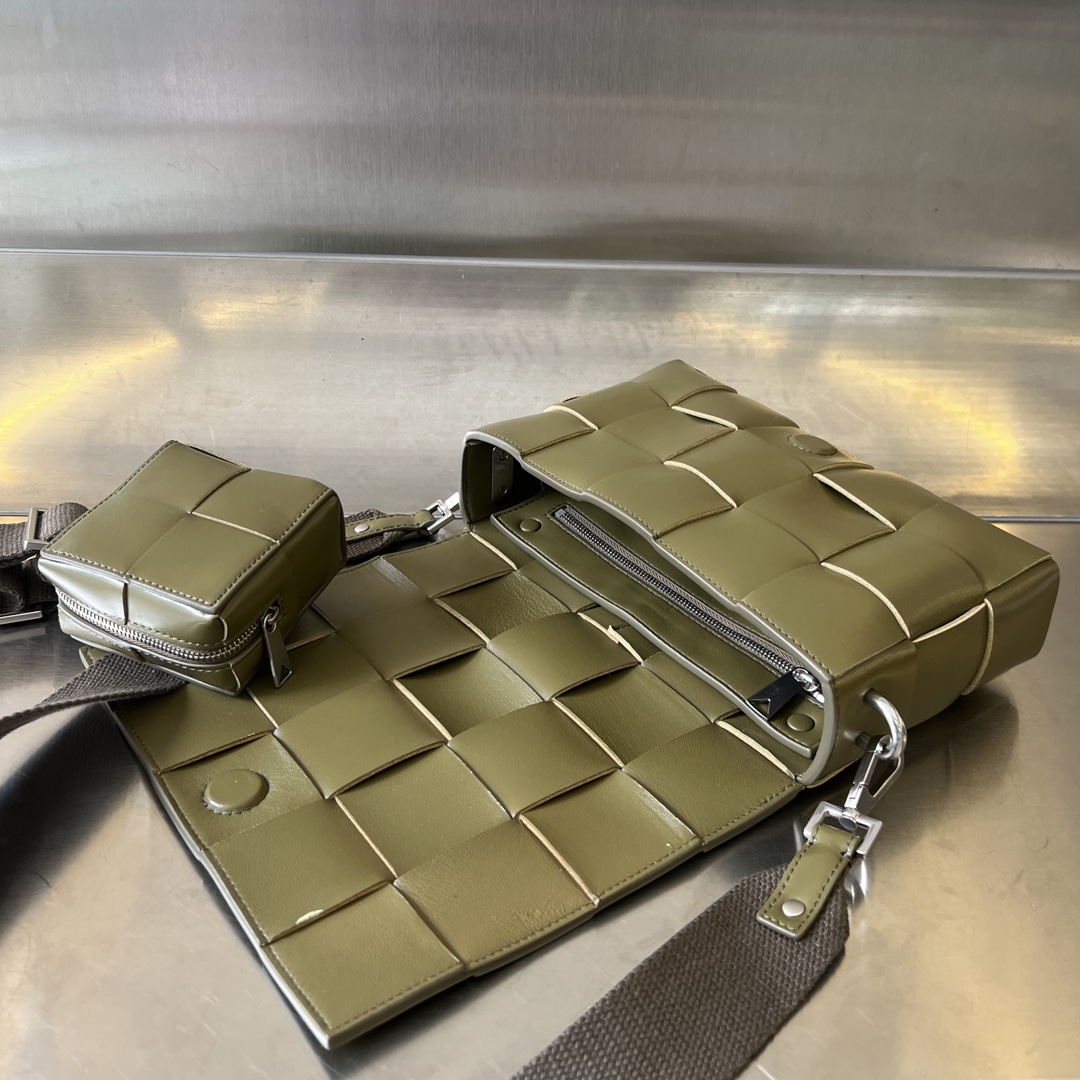 BV-Cassette With Versatile Strap