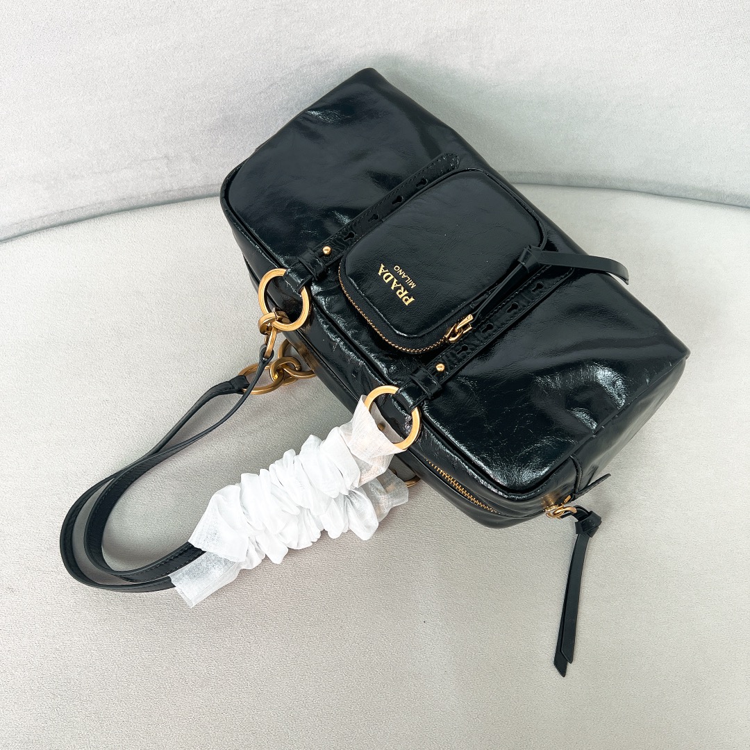 Prada-2025 Oil-Wax Leather Dangel Bag 1BB138-Black