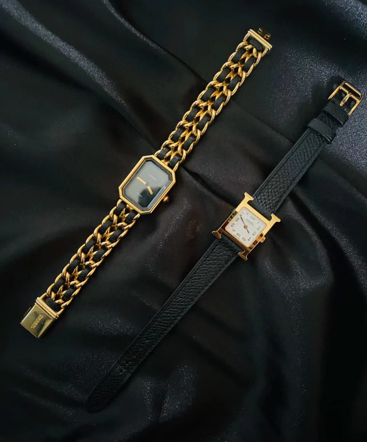Chanel medieval sugar cube black gold black silver cowhide chain watch