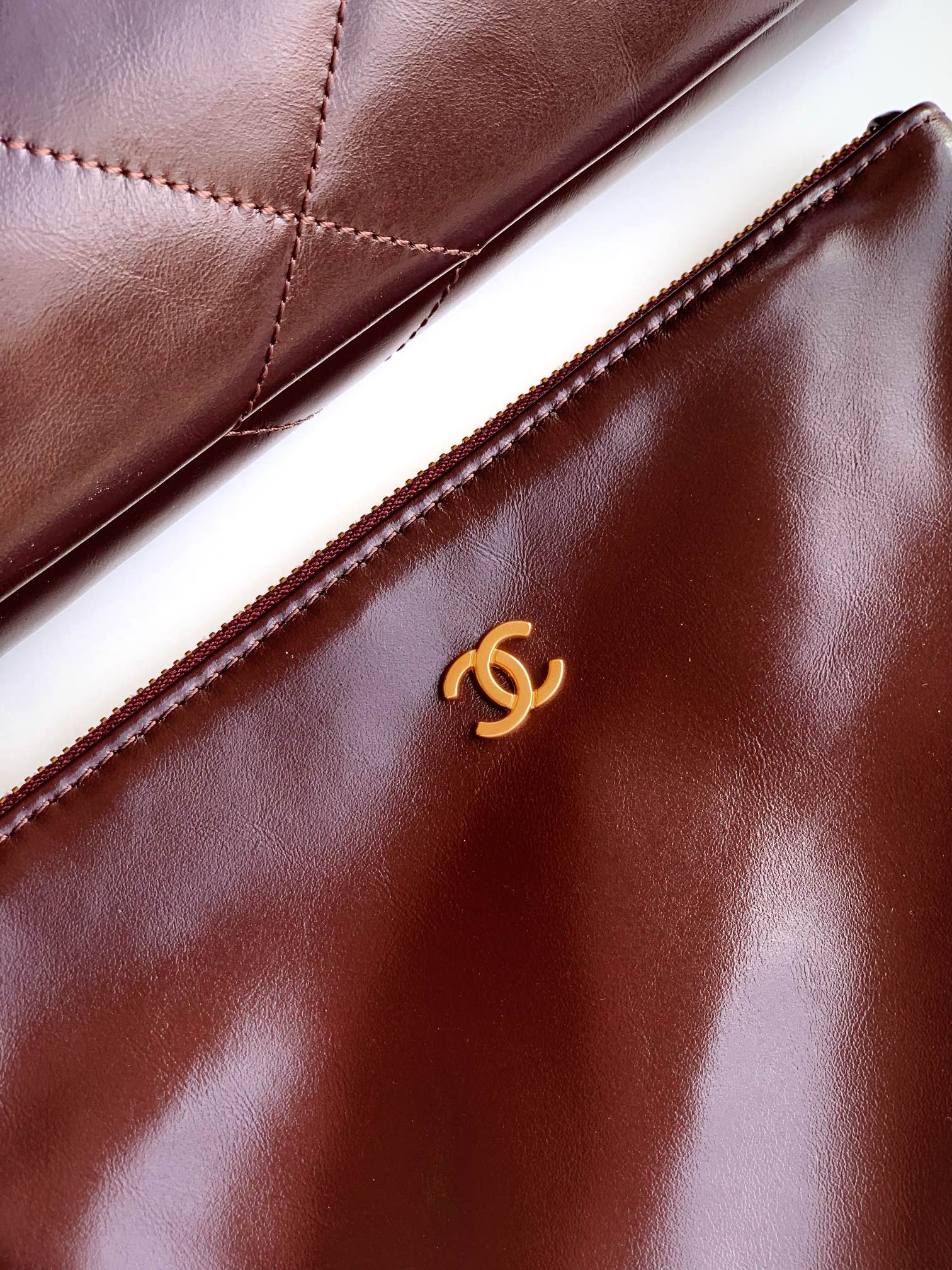 CHANEL 22 Handbag Shiny Calfskin & Gold-Tone Metal Dark Brown