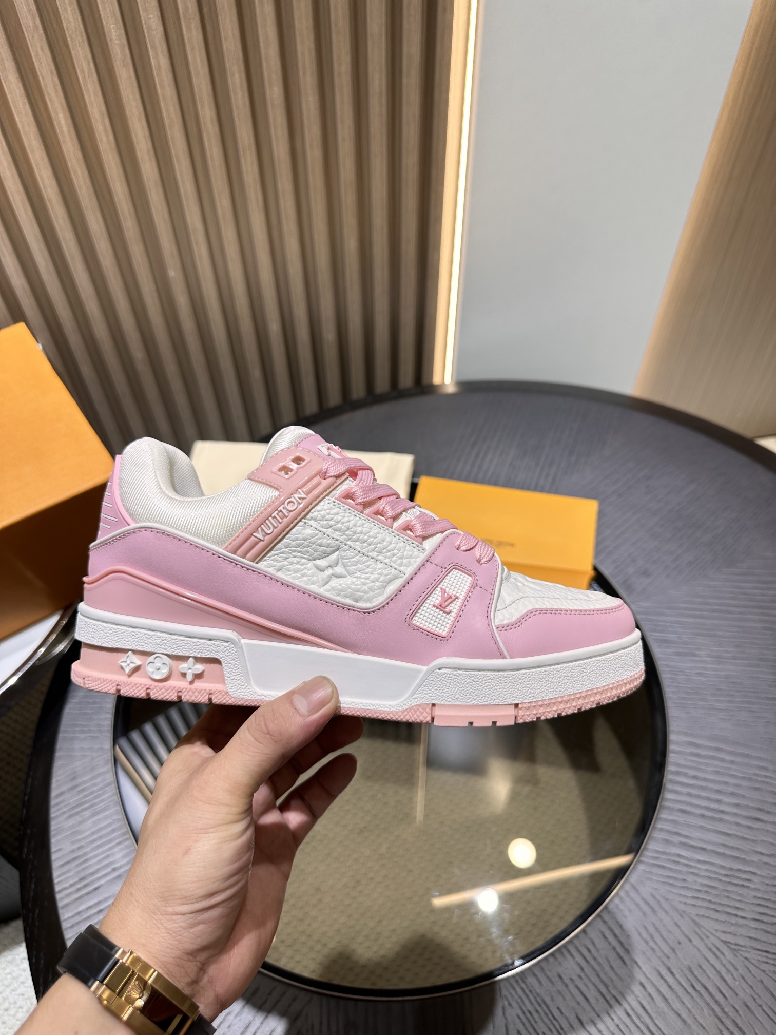 LV Trainer-pink