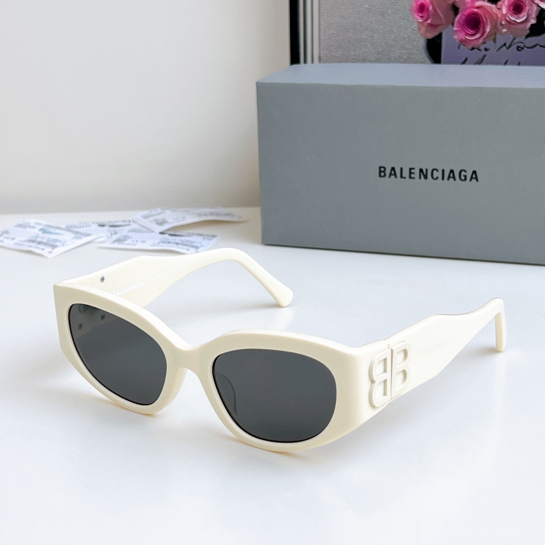 Balenciaga Women's Bossy Round Af Sunglasses