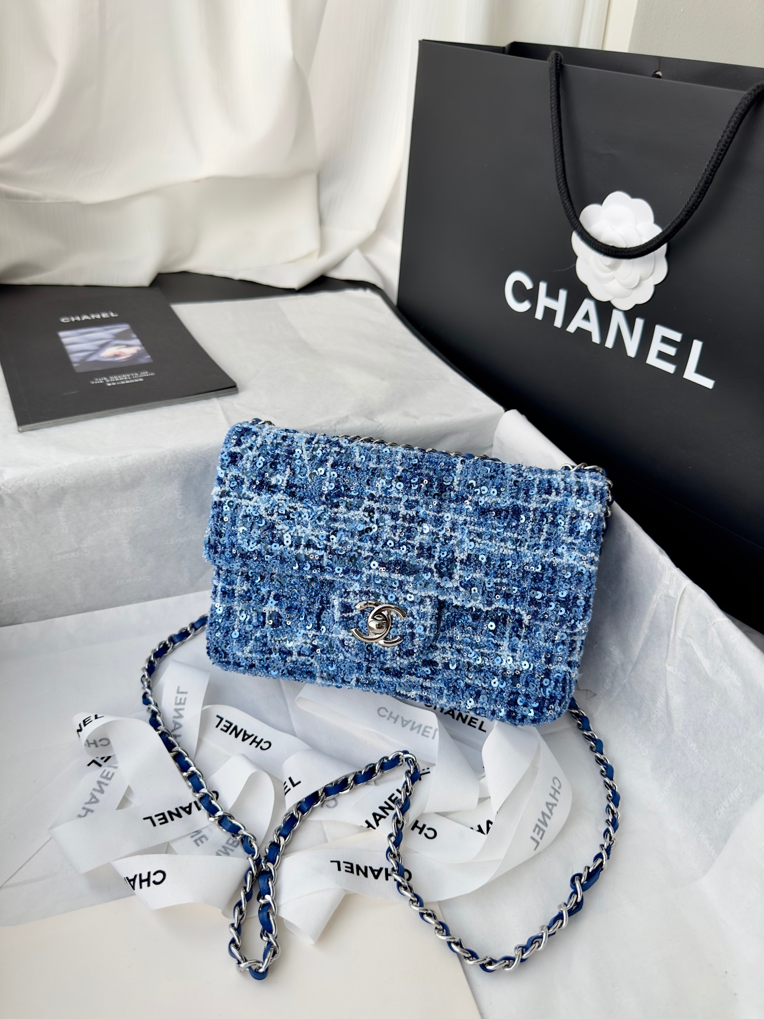 Sequin chain bag-blue