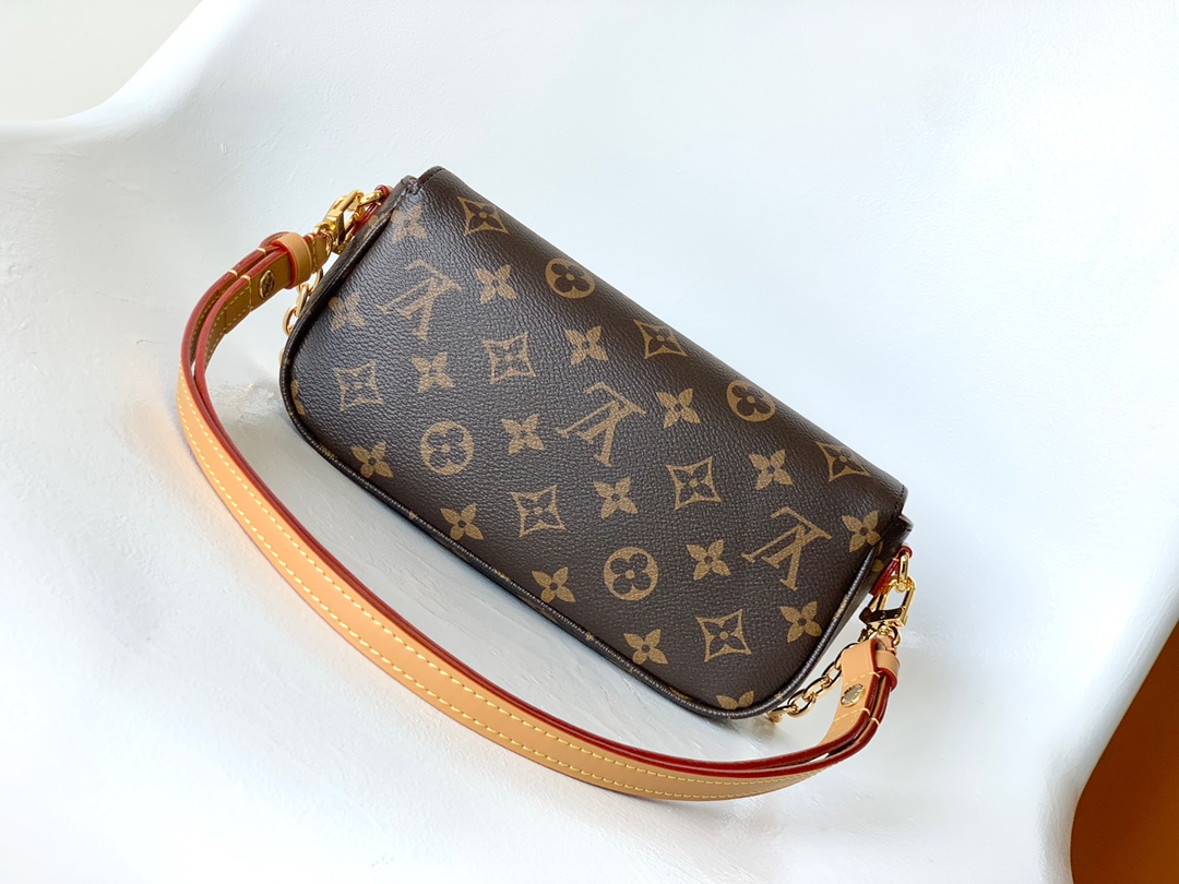 Louis Vuitton M81911 Wallet on Chain Ivy