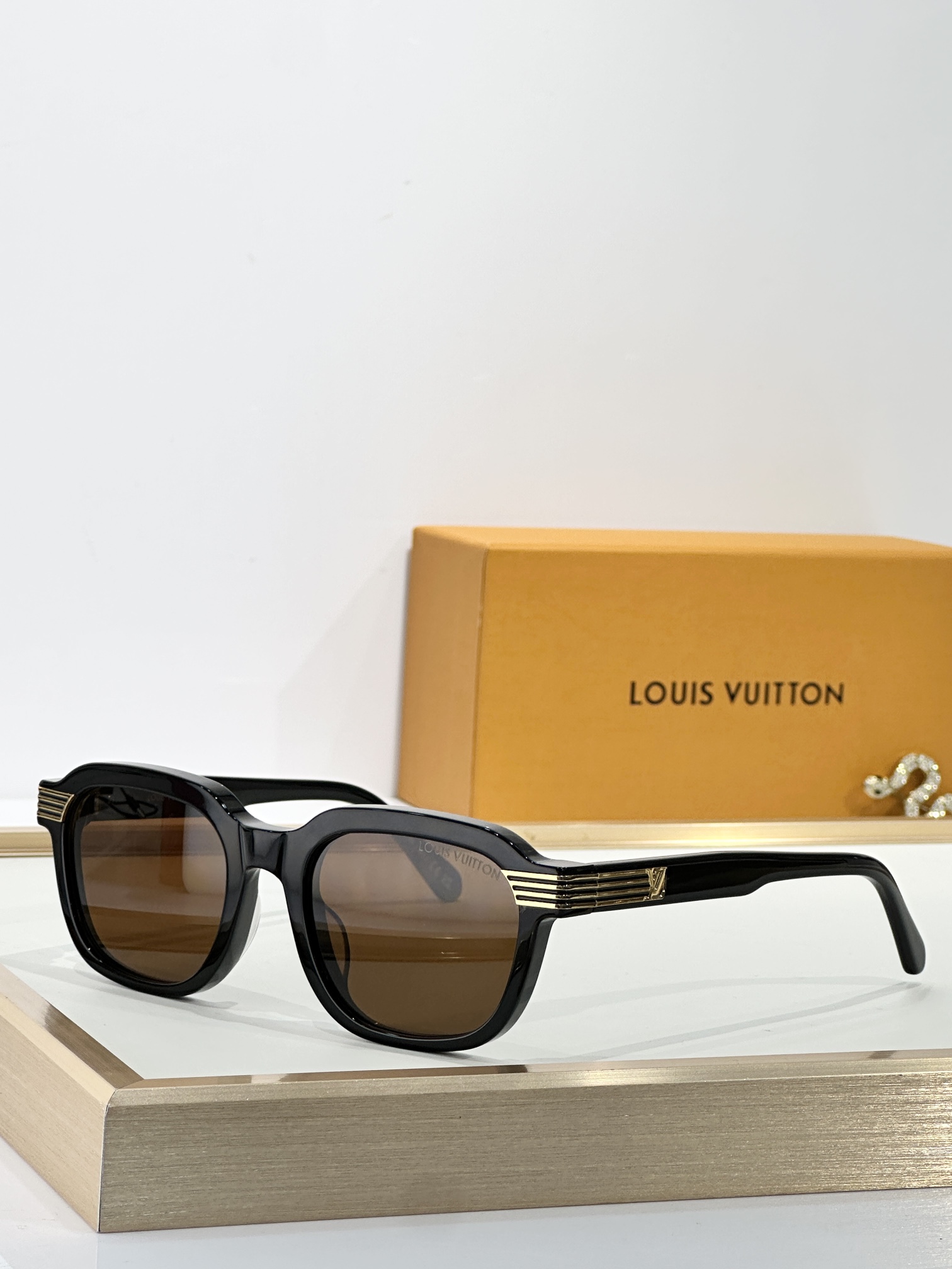 Louis Vuitton LV Slide Square-Round Sunglasses Z2889U