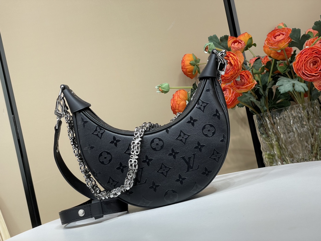 Louis Vuitton M11267 Loop Fashion Leather