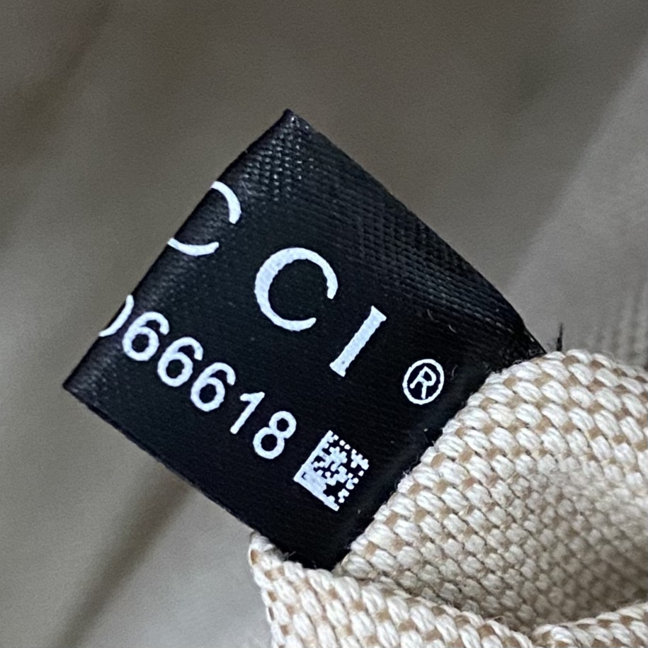 Gucci Blondie medium top handle bag