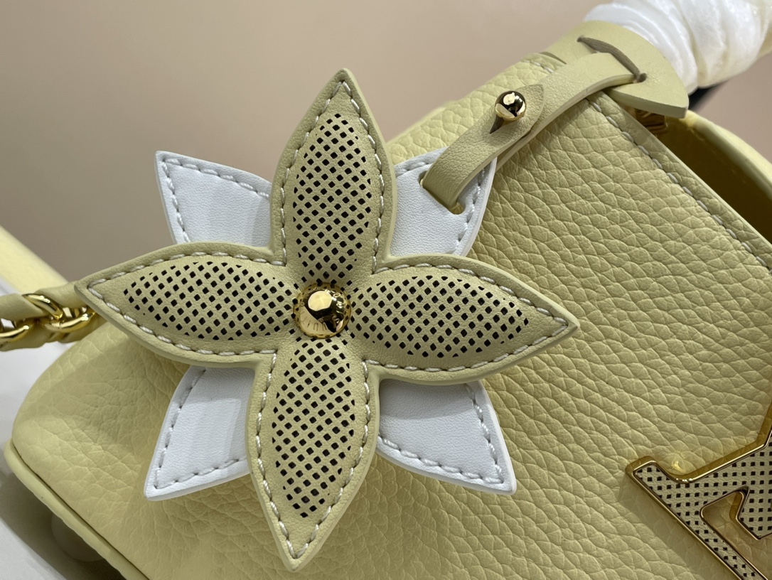 M11351 Capucines East-West Mini