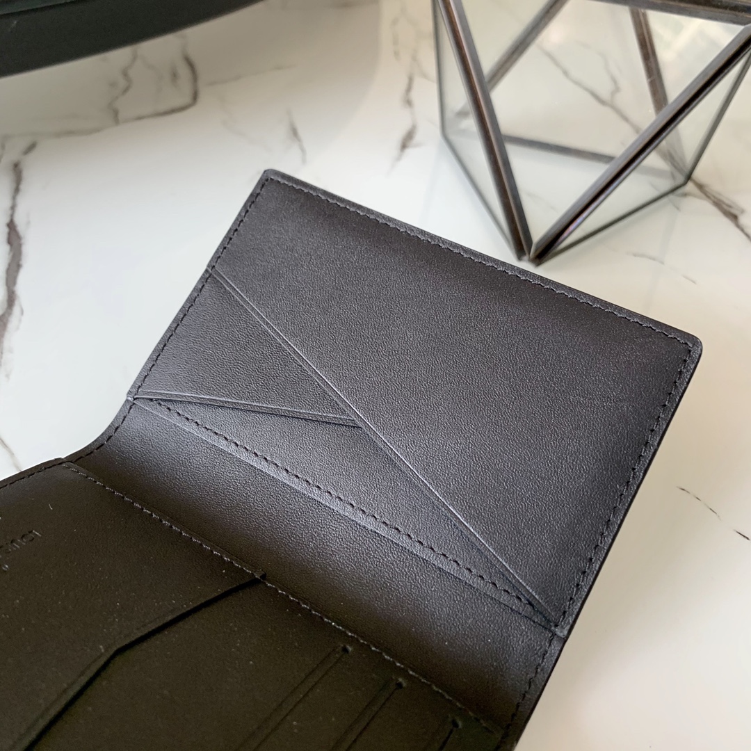 Louis Vuitton M69044 Pocket Wallet