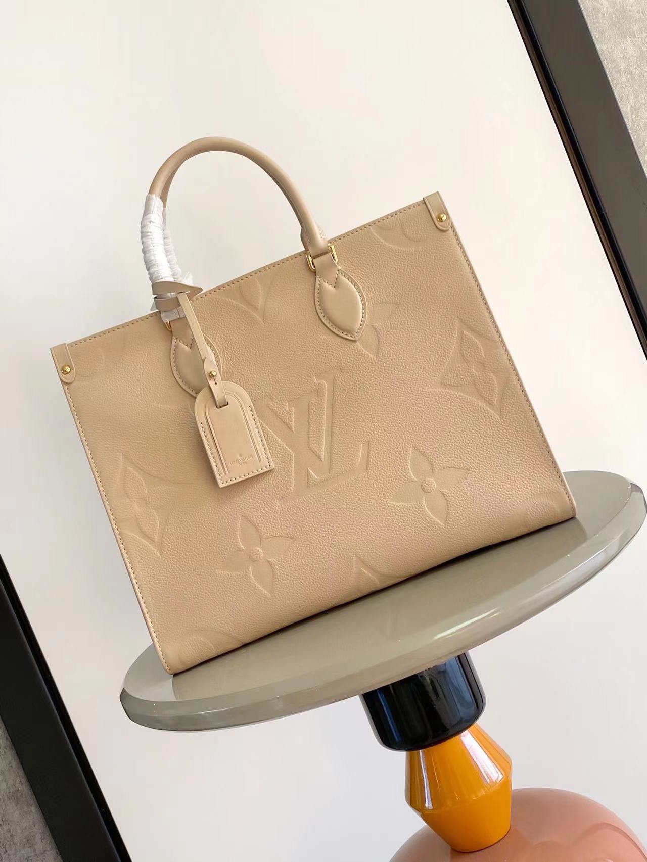 Louis Vuitton M14255 OnTheGo MM sand
