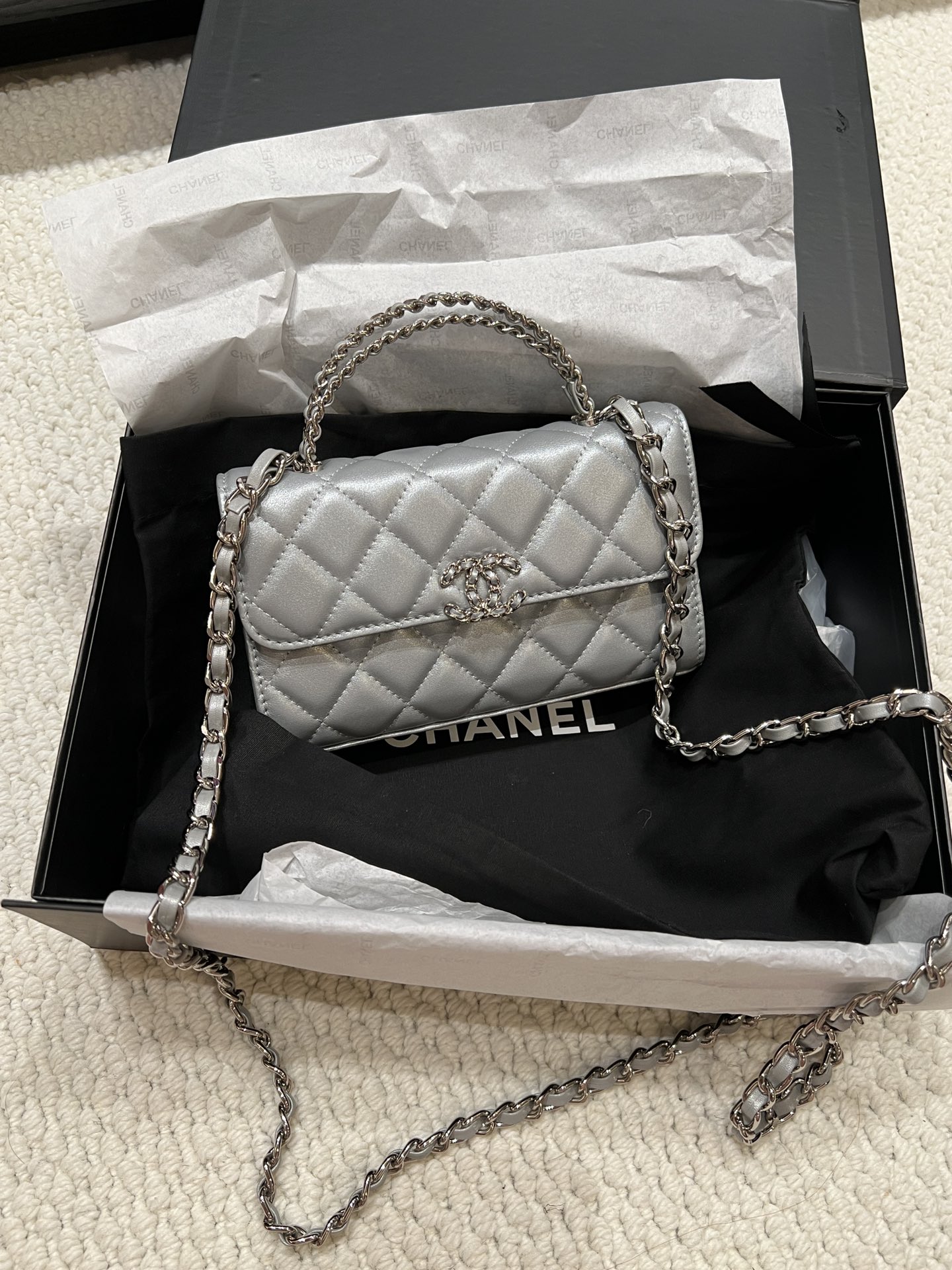 Matching hardware leather bag-white