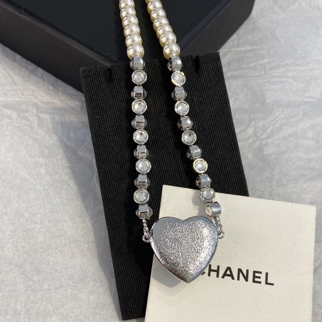 ChaneL Heart Necklace