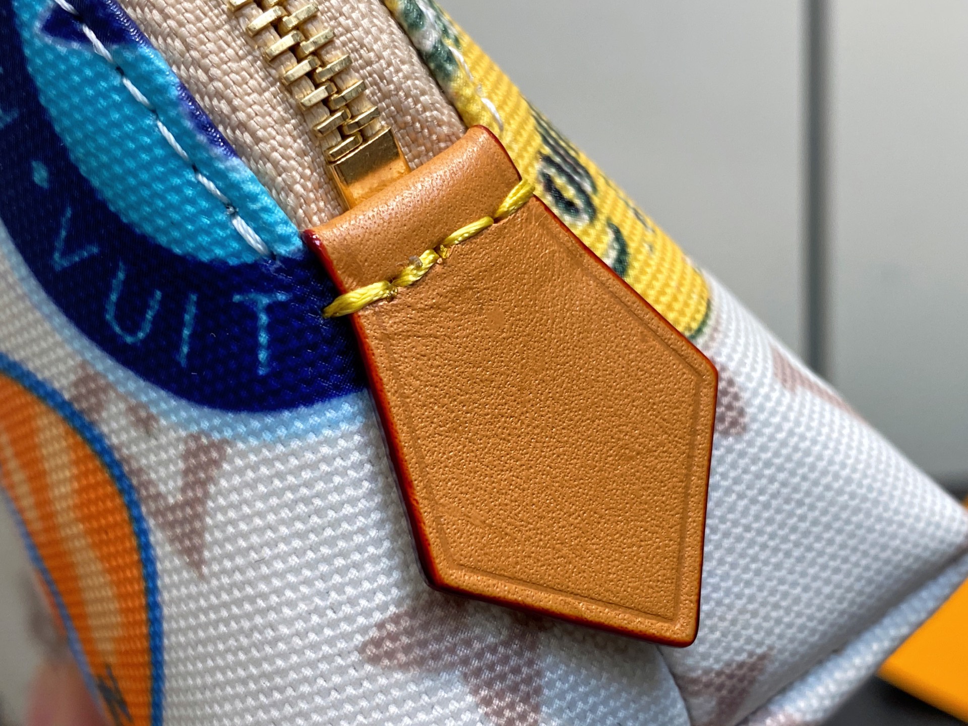 Louis Vuitton M14909 Pochette Cosmétique