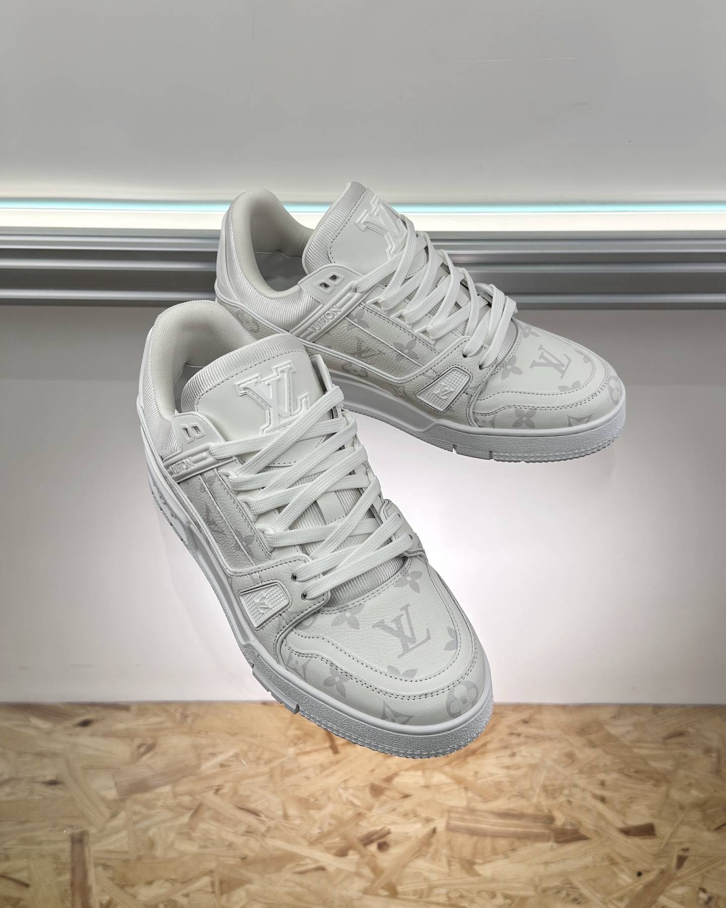 LOUIS VUITTON 1AHDN2 LV Trainer Sneaker