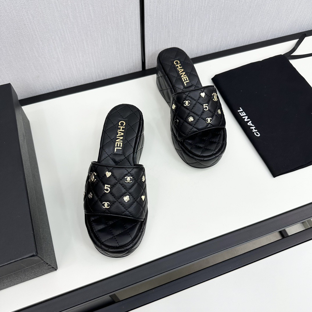 Summer refreshing flip flops