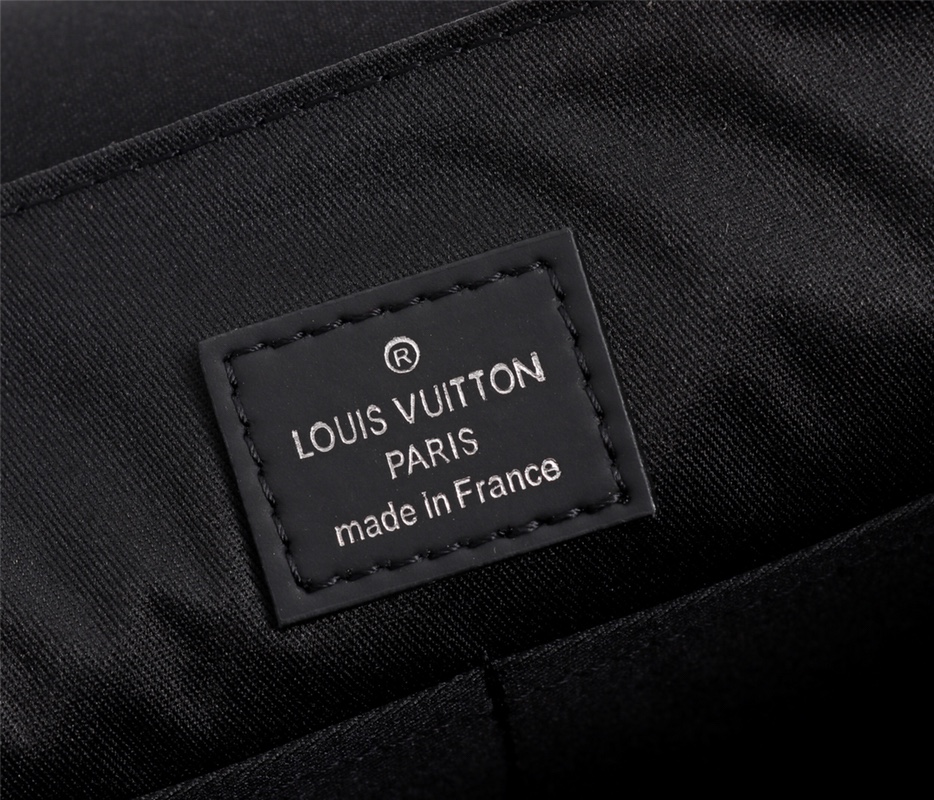 Louis Vuitton District PM N41213