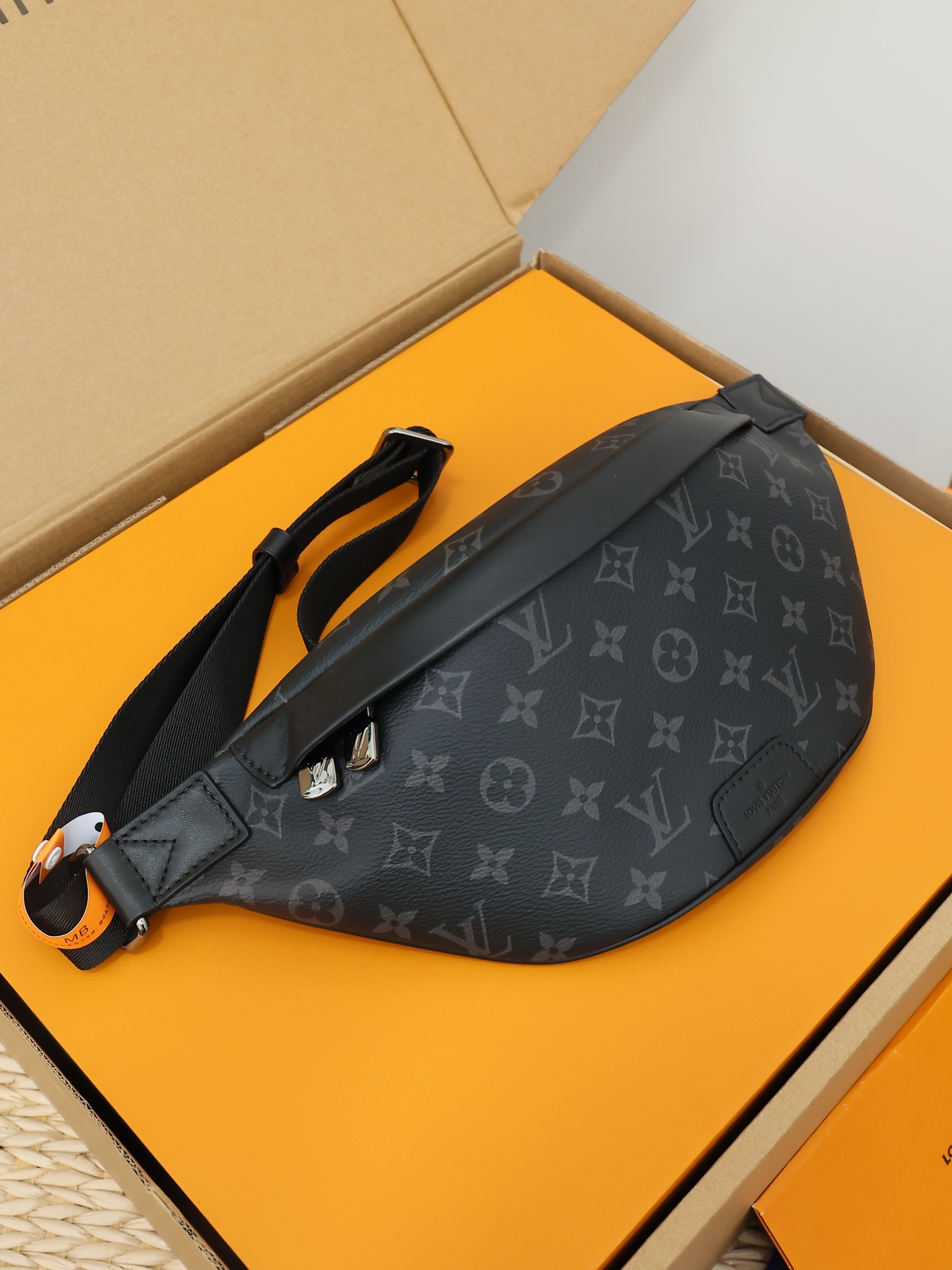 Louis Vuitton M46035 Discovery Bumbag PM