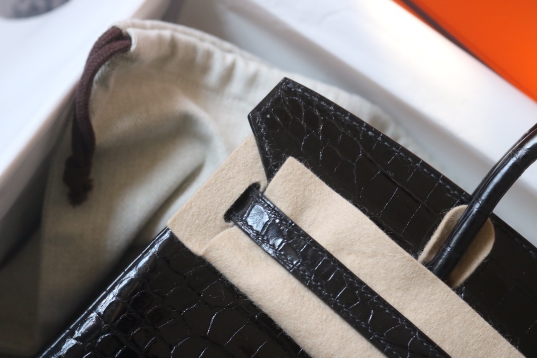 Hermès Birkin 25-30 in Shiny Crocodile Leather