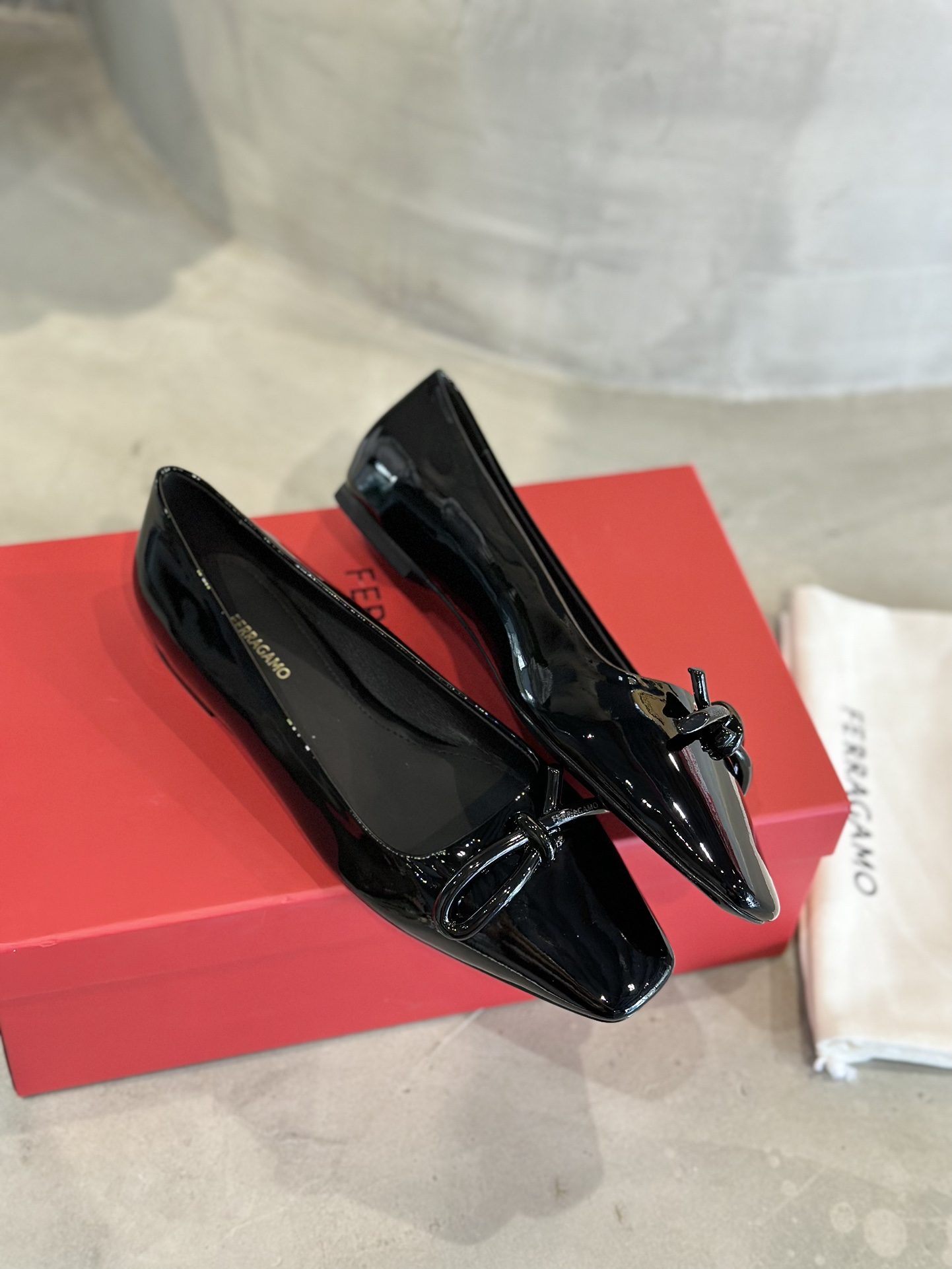 FERRAGAMO-Inspired New Vara Ballet Flats