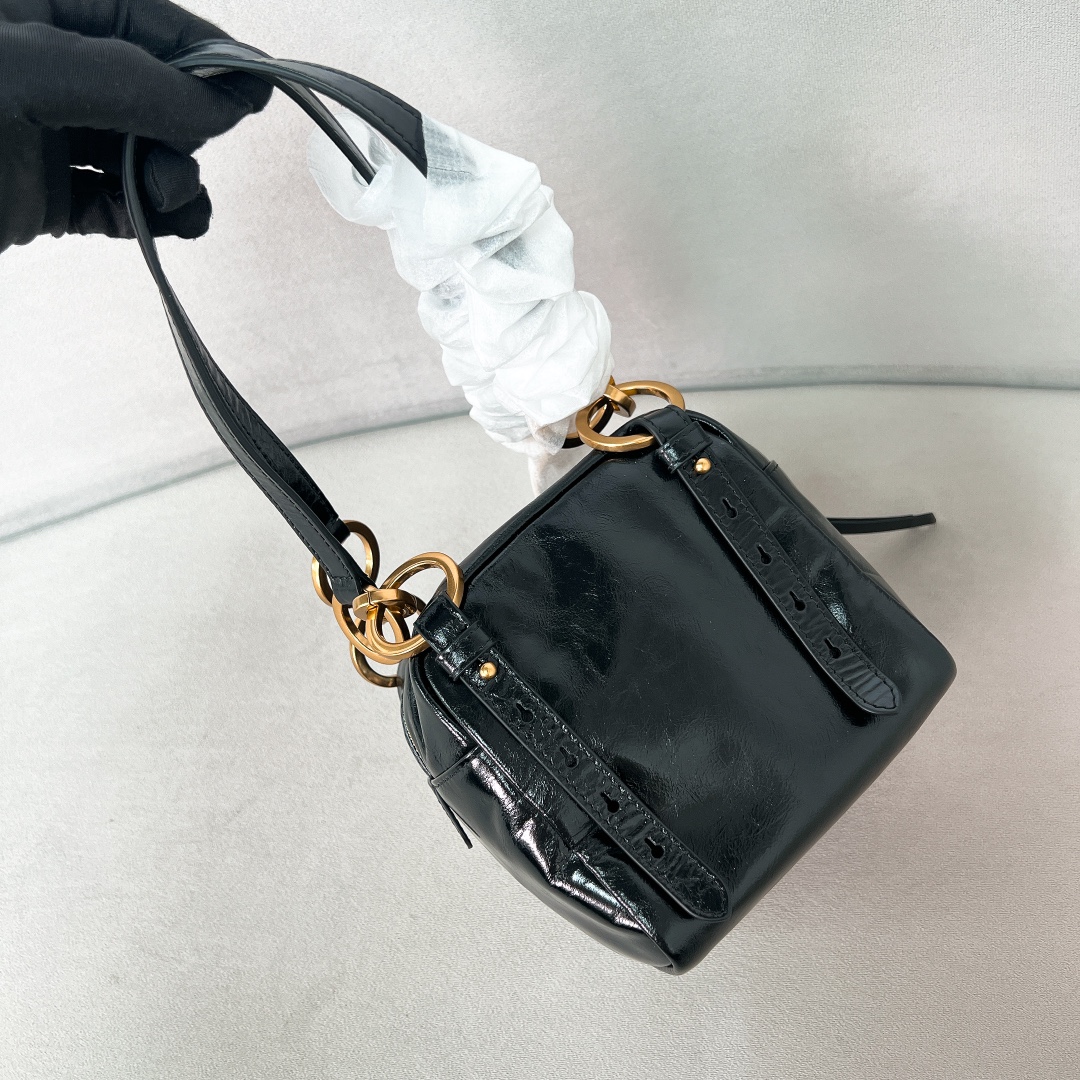 2025 Oil-Wax Leather Dangel Bag 1BB137