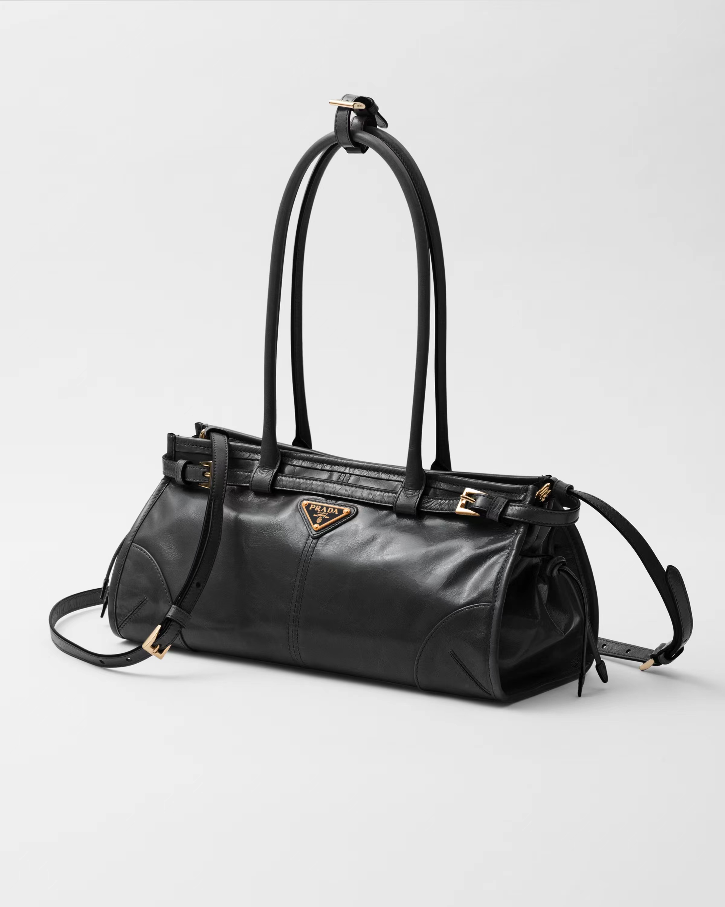 Medium leather handbag