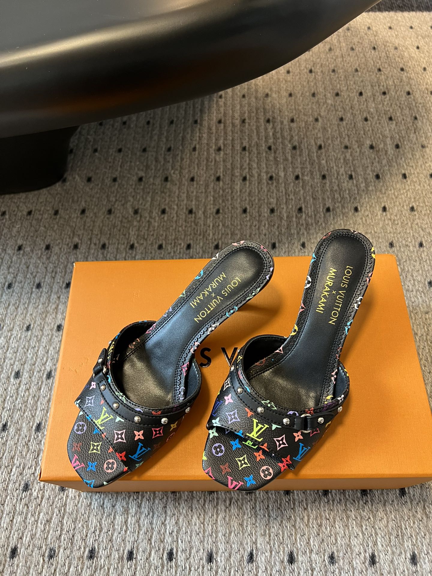 LV Spring and Summer New Flat Sandals