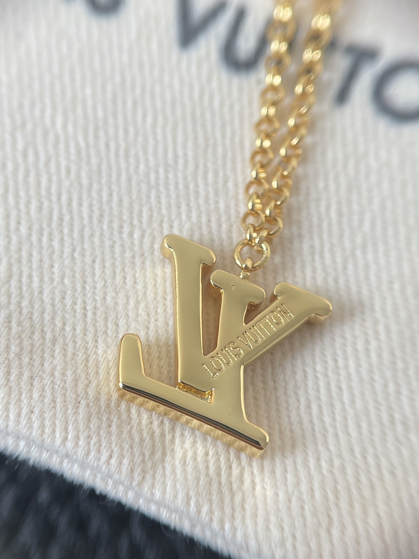 M01845 Lady LV Necklace