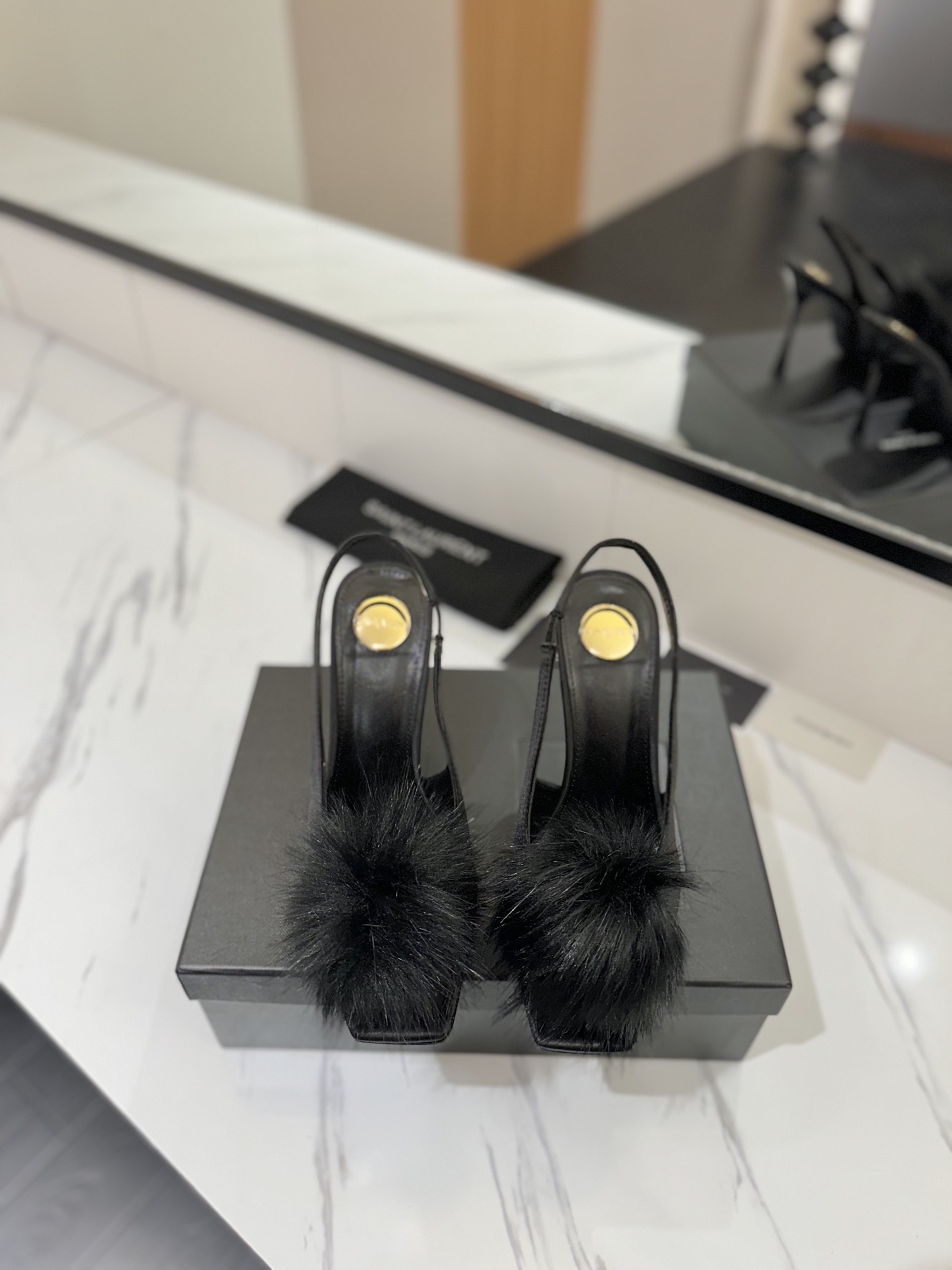 💰 Yves Saint Laurent Amber Series Mink Fur Sandals