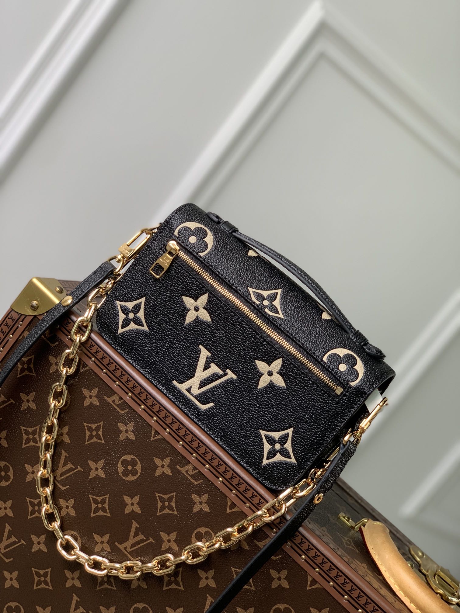 Louis Vuitton M46596 Pochette Métis East West