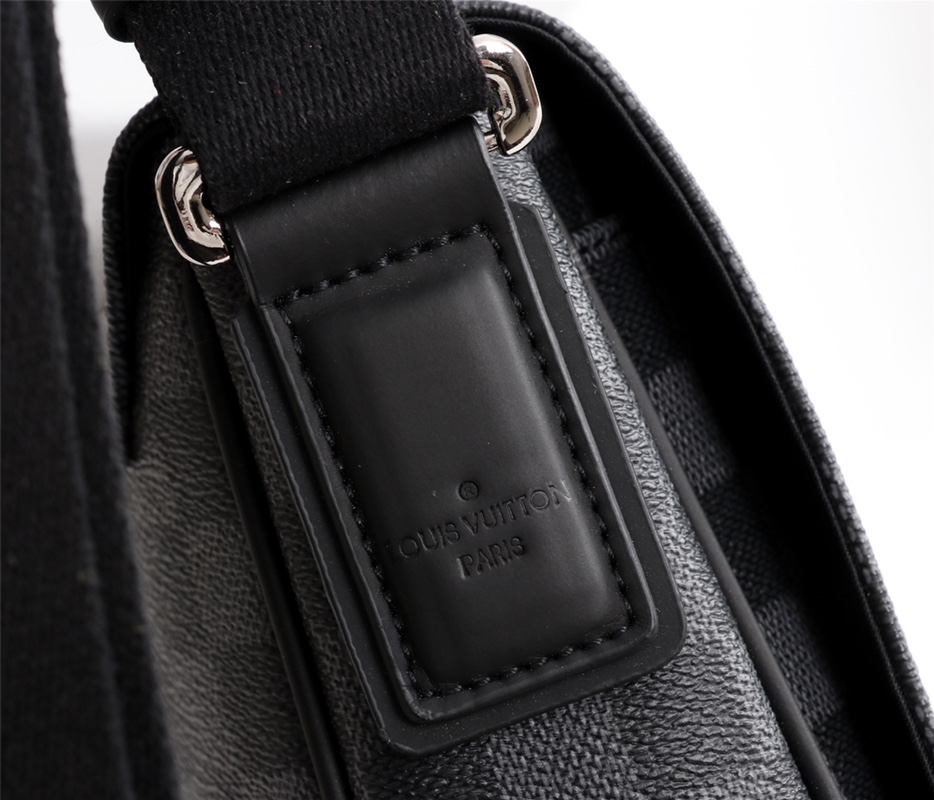 Louis Vuitton District PM N41213