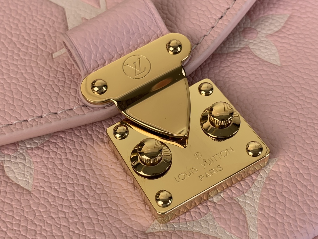 LV-M14208 Pochette Métis East West