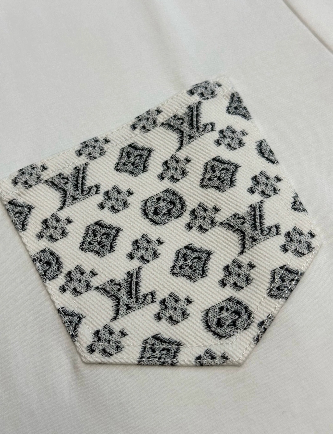 LOUIS VUITTON Monogram Pocket T-shirt